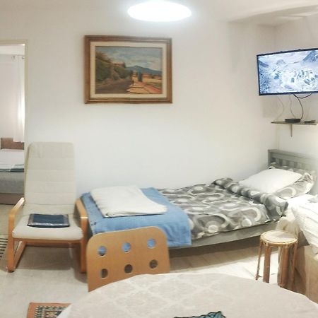 B&B Family Basement Apartment, Breakfast, Free Parking, 5Km From Tulln Chorherrn Экстерьер фото